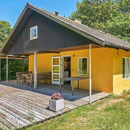 6 Person Holiday Home In AÅkirkeby Habitación foto