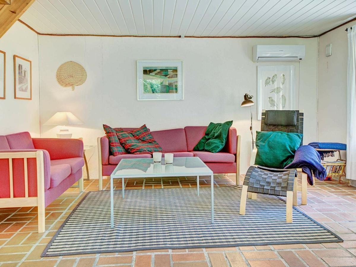 6 Person Holiday Home In AÅkirkeby Habitación foto