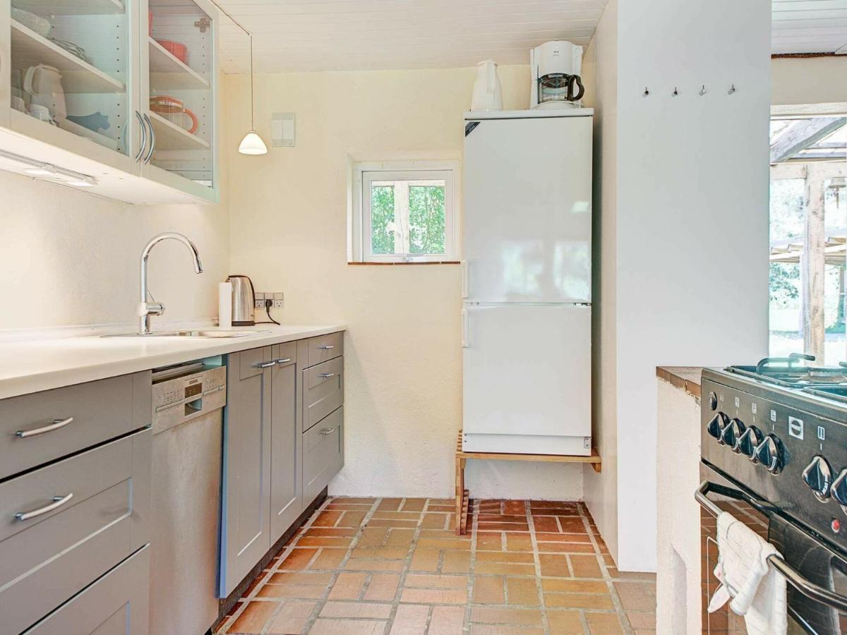 6 Person Holiday Home In AÅkirkeby Habitación foto