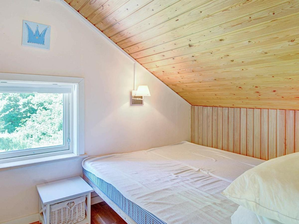 6 Person Holiday Home In AÅkirkeby Habitación foto