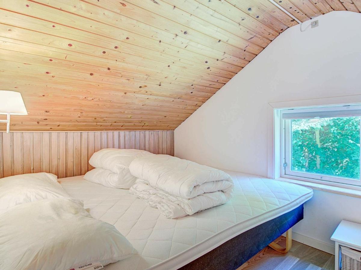 6 Person Holiday Home In AÅkirkeby Habitación foto